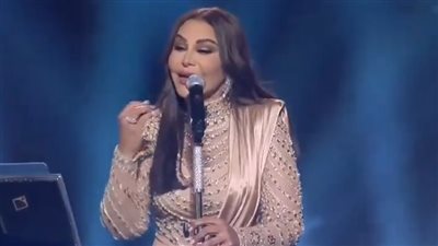 بوصلة رقص مع الجمهور، أحلام تتألق فى حفلها على مسرح محمد عبده بالرياض (فيديو)