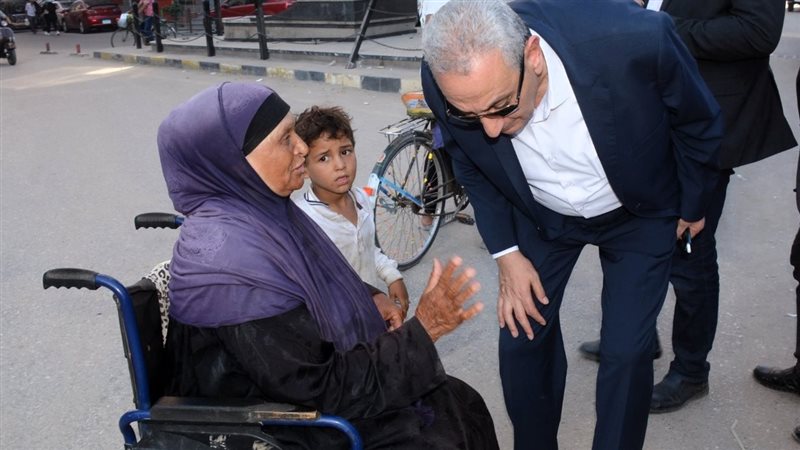 محافظ الغربية يلتقى