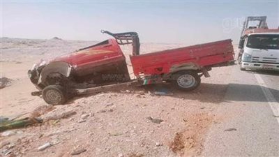 مصرع سائق في انقلاب سيارة نقل محملة بالزيوت في الوادي الجديد