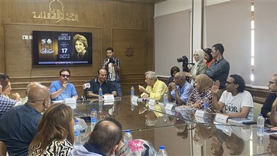 محمد رياض: أزمة المسرح في عدم وصوله للجمهور وتصوير العروض أمر هام