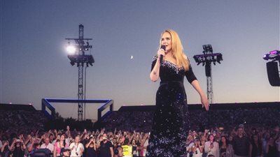 أديل تنشر صورا من حفلاتها الغنائية في ميونيخ