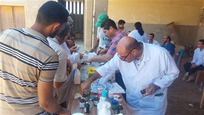 جامعة القناة توجه قافلة إرشادية وطبية لقرية الرائد بالسويس (صور) 