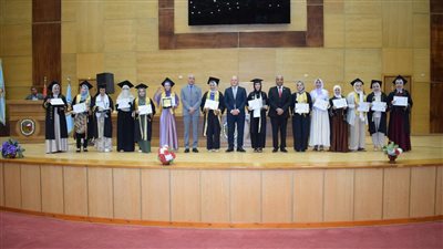  تعيين 15 معيدا بكلية العلوم في سوهاج خلال حفل تخريج الدفعة 46 من طلابها