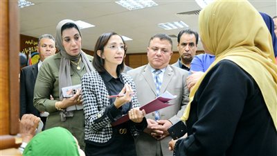 محافظ البحيرة تلتقي 20 مواطنا للاستماع لمطالبهم وحل مشكلاتهم 