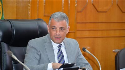 محافظ الإسماعيلية: أول سبتمبر آخر مهلة لبدء تشغيل التاكسي بالعداد 