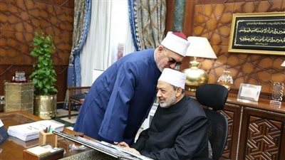 نظير عياد للإمام الأكبر: أعدكم أن تكون دار الإفتاء دائما في حضن الأزهر 