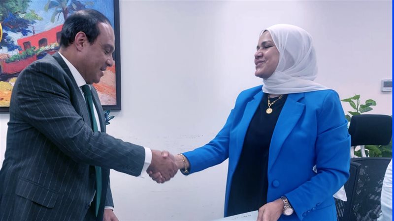 جانب من توقيع الاتفاقية،