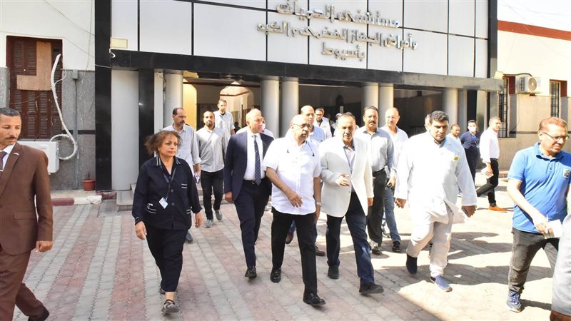محافظ أسيوط يتفقد