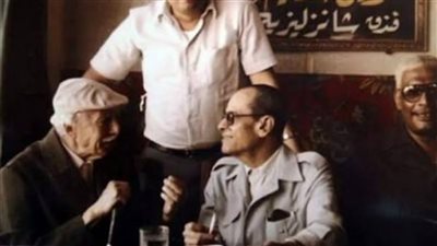 ذكريات مشاهير الفن والأدب في الصيف.. عبد الوهاب إلى باريس بتدابير خاصة.. أم كلثوم تستجم في رأس البر.. نجيب محفوظ يتردد على الإسكندرية.. وصور خاصة لصلاح جاهين في المصيف