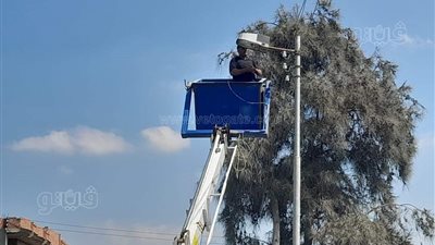 رفع كفاءة منظومة الإنارة وحملات نظافة مكثفة وتأهيل الطرق ببيلا بكفر الشيخ