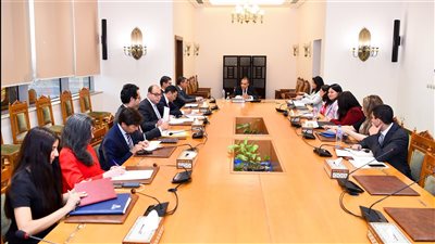 دعم الاقتصاد والترويج للاستثمار، وزير الخارجية يجتمع بقيادات وأعضاء القطاع الاقتصادي بالوزارة