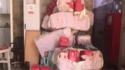 ضبط مصنع لإعادة تدوير زيوت السيارات في بورسعيد 