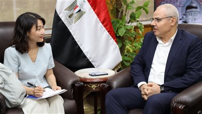 وفد من طلاب جامعة تشينخوا الصينية في زيارة لجامعة القناة (صور) 