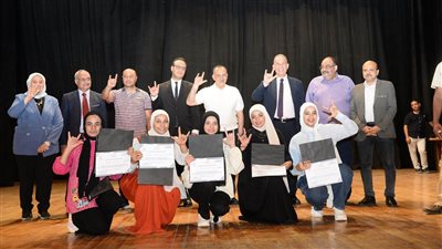 محافظ أسيوط يشهد حفل ختام الأنشطة ويكرم الأوائل بمختلف المراحل الدراسية (فيديو) 