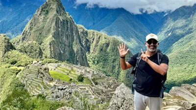 مصري يدخل موسوعة جينيس بزيارة عجائب الدنيا السبع الجديدة فى 6 أيام