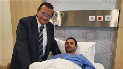 السباح مروان القماش يجري جراحة ناجحة في الكتف بعد إصابته في أولمبياد باريس