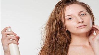  وصفة طبيعية لتعطير الشعر وزيادة لمعانه وجماله 