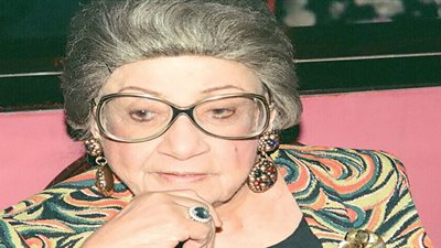 أمينة السعيد.. 29 عامًا على رحيل أول مصرية تحصل على عضوية نقابة الصحفيين.. لعبت التنس وارتدت الشورت.. هاجمها الشيخ كشك بعد شائعة مغرضة.. وماذا كتب مصطفى أمين عنها؟