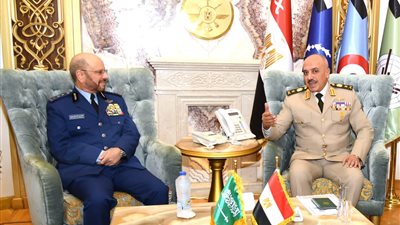 الفريق أحمد خليفة رئيس أركان حرب القوات المسلحة يلتقي نظيره السعودي (صور)