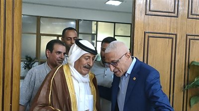 محافظ شمال سيناء يلتقي بمشايخ وعواقل رفح