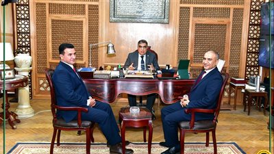 محافظ الدقهلية يستقبل السكرتيرين العام والمساعد الجديدين في أول يوم عمل لهما