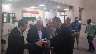 وزير الكهرباء والطاقة المتجددة فى زيارة مفاجئة إلى مستشفى الكهرباء بمنطقة ألماظة