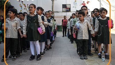 خطة التعليم للتغلب على الكثافة الطلابية وعجز المعلمين (إنفوجراف) 