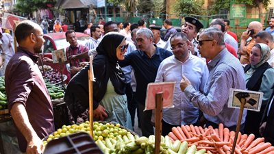 استمرارا للجولات المفاجئة، محافظ الإسكندرية يتفقد أسعار الفاكهة والخضراوات بـ 3 أسواق 