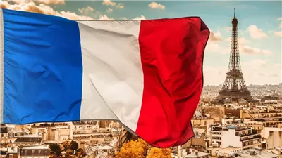 بسبب العجز المالي، فيتش تخفض تصنيف فرنسا الائتماني 