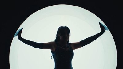 رانيا يوسف تغني وترقص في كليب 