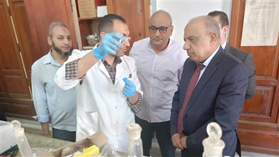 وزير الكهرباء والطاقة المتجددة يتفقد هيئة المواد النووية فى زيارة مفاجئة