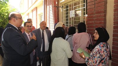 نائب رئيس جامعة المنصورة يتابع العمل بمكتب التنسيق والتحويلات