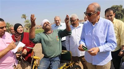 محافظ المنيا يلبي طلب مواطن من ذوي الاحتياجات الخاصة خلال زيارته لديرمواس