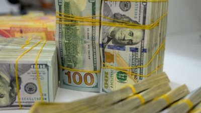 تراجع سعر الدولار في البنك المركزى والبنوك المصرية بختام تعاملات اليوم 