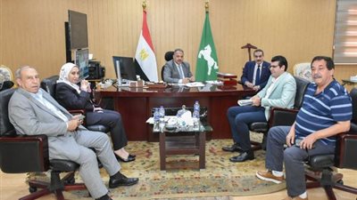 محافظ الشرقية يلتقي أعضاء الشيوخ والنواب بمكتبه 