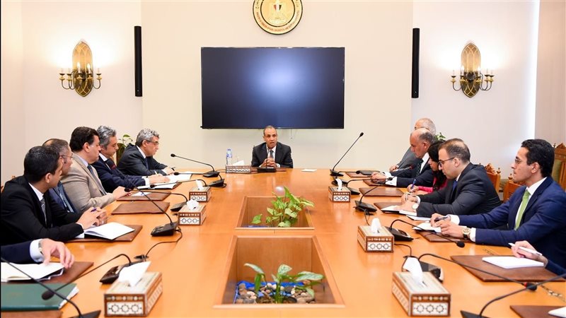 وزير الخارجية والقطاع
