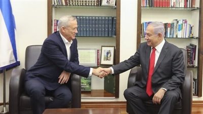 جانتس يطالب الإسرائيليين بالتظاهر للإطاحة بحكومة نتنياهو