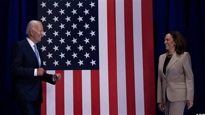 أول ظهور مشترك لبايدن مع هاريس منذ انسحابه من السباق الرئاسي