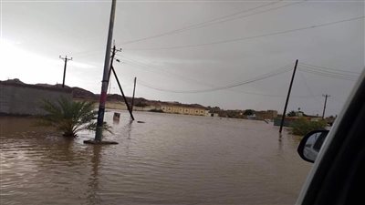 السيول تجتاح جنوب ليبيا وتتسبب بوفاة 3 أطفال وقطع الاتصالات (فيديو)