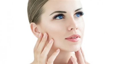 ماسكات طبيعية لتفتيح البشرة من مطبخك خلال الصيف