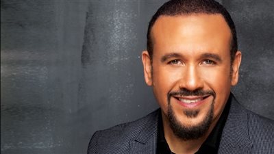 هشام عباس وجلاس أونيون وفنون الهند على مسرح محكى القلعة الإثنين المقبل