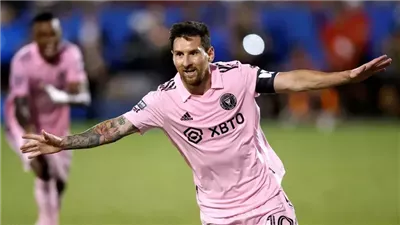 منهم لاعب مصري.. أكثر اللاعبين حصدًا للألقاب في تاريخ كرة القدم (إنفوجراف)