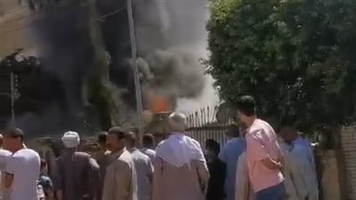 المعاينة الأولية تكشف سبب اندلاع حريق بجراج سيارات مجلس مدينة العياط (فيديو)