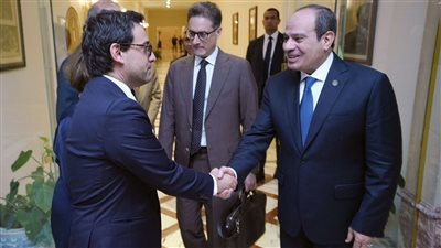 السيسي يستقبل وزير خارجية فرنسا.. الرئيس يؤكد ضرورة اغتنام فرصة المفاوضات والوصول إلى اتفاق يحقن الدماء بغزة ويجنب المنطقة عواقب التصعيد.. واستمرار الحرب يجر المنطقة إلى دائرة مفرغة وخطيرة