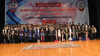 وزير الإنتاج الحربي يشهد حفل تخرج الدفعة الخامسة للأكاديمية المصرية للهندسة والتكنولوجيا 