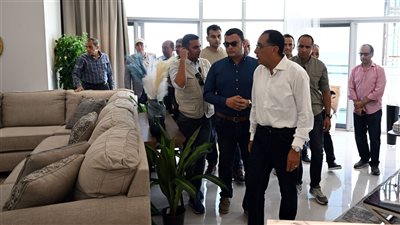 رئيس الوزراء يتفقد عددا من الوحدات السكنية والشاليهات بالعلمين الجديدة (صور)