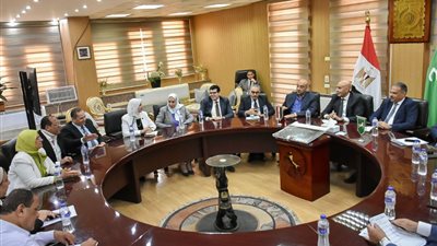 عبداللطيف والأشموني يناقشا مع النواب مشكلات التعليم بالشرقية 