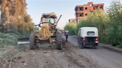 محافظ كفر الشيخ يتابع أعمال رفع كفاءة وتمهيد الطرق بقرى مطوبس