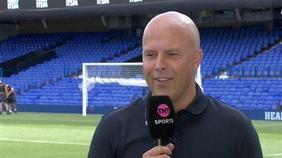 مدرب ليفربول: أرنولد مثل محمد صلاح يستطيع اللعب 90 دقيقة ولكن