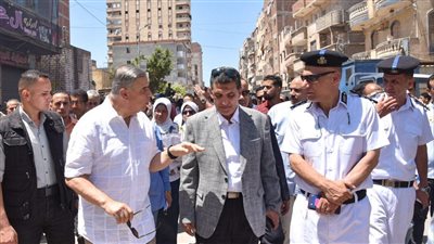 محافظ الإسكندرية يقود حملة لإزالة مبان مخالفة بحي المنتزة